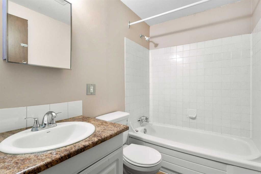 93-1155 Falconridge Drive Ne, Calgary, AB - Indoor Photo Showing Bathroom