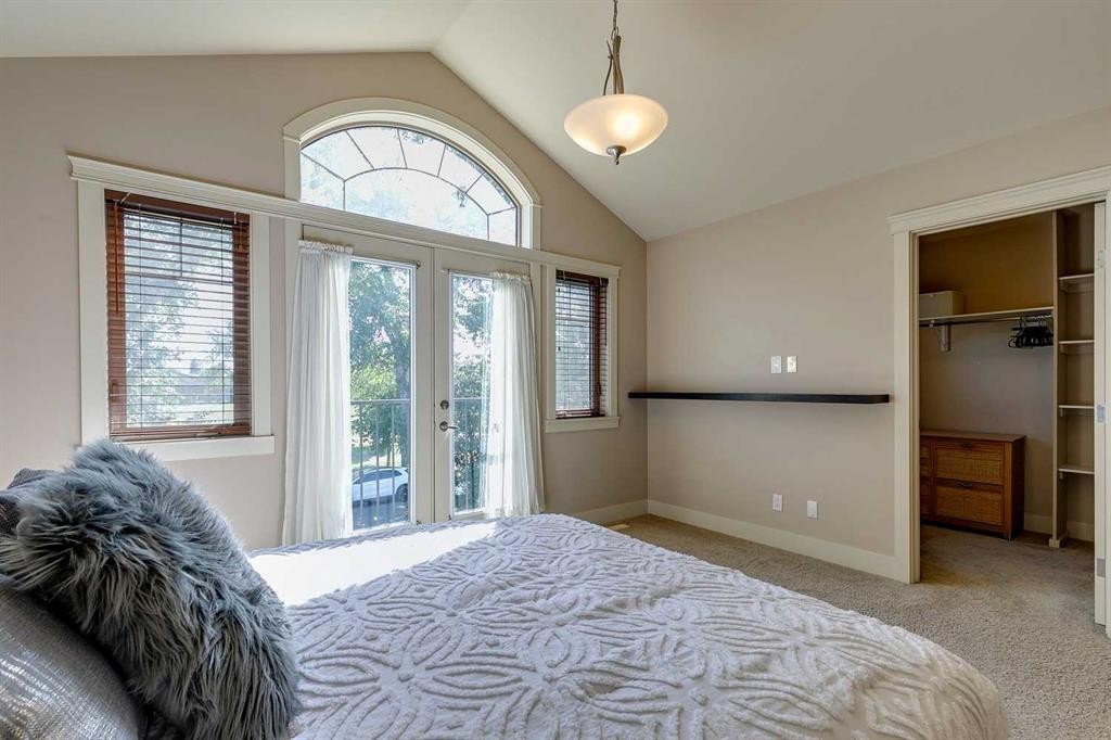446 18 Avenue Ne, Calgary, AB - Indoor Photo Showing Bedroom