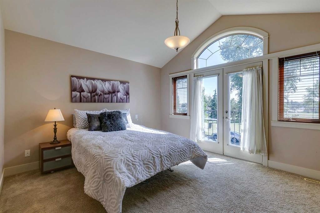 446 18 Avenue Ne, Calgary, AB - Indoor Photo Showing Bedroom