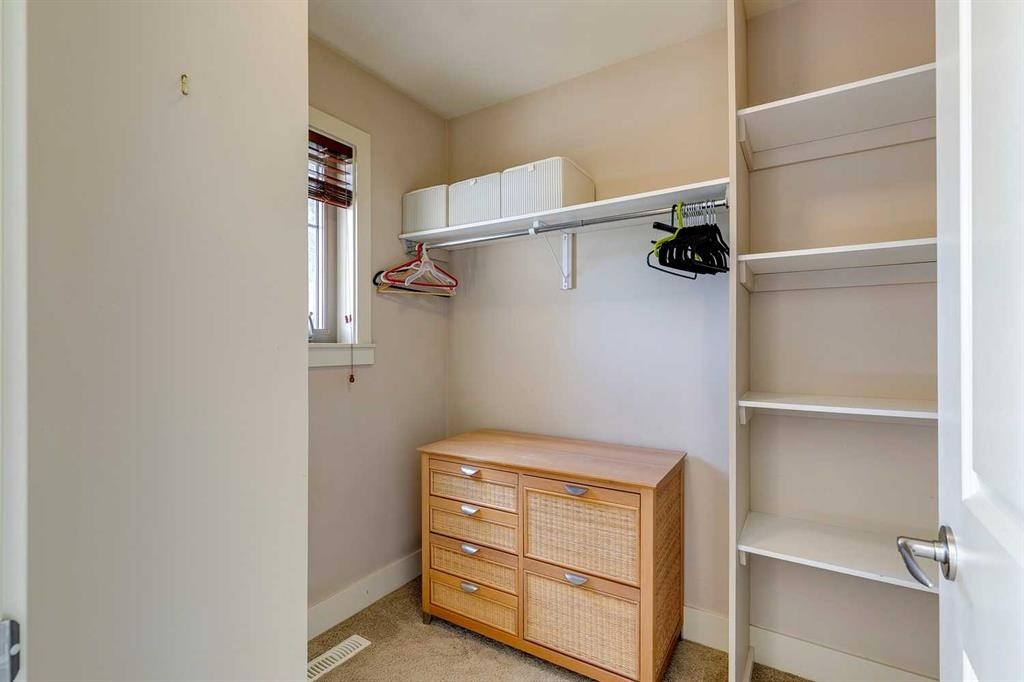 446 18 Avenue Ne, Calgary, AB - Indoor With Storage