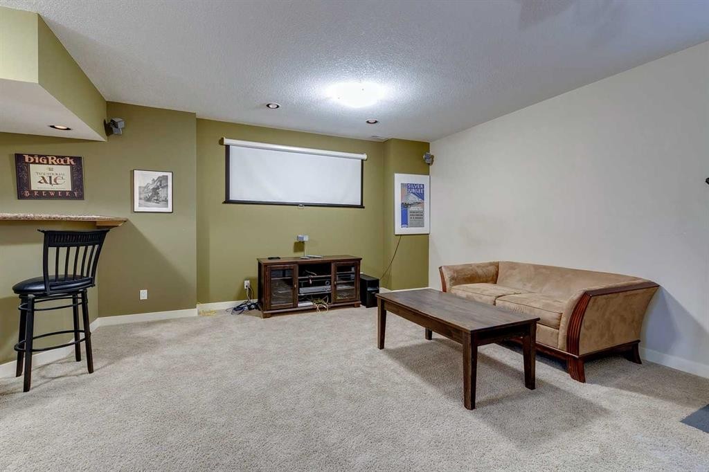 446 18 Avenue Ne, Calgary, AB - Indoor