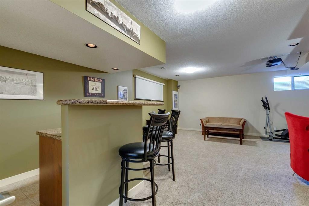 446 18 Avenue Ne, Calgary, AB - Indoor