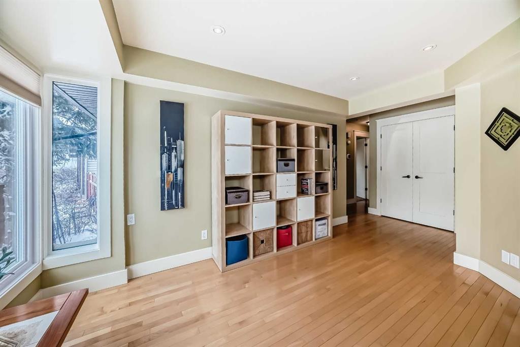 36 Dalrymple Green Nw, Calgary, AB - Indoor Photo Showing Other Room