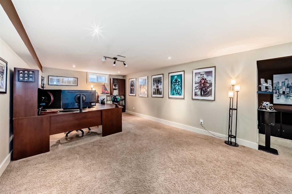 36 Dalrymple Green Nw, Calgary, AB - Indoor Photo Showing Other Room