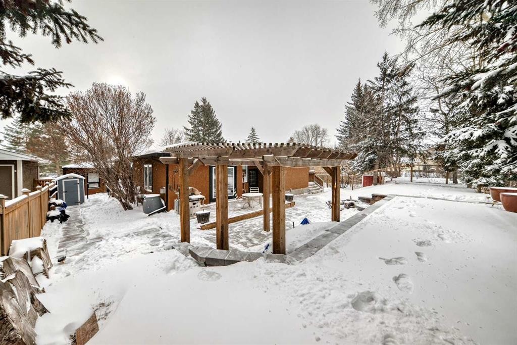 36 Dalrymple Green Nw, Calgary, AB - Outdoor