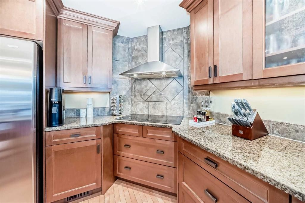 36 Dalrymple Green Nw, Calgary, AB - Indoor Photo Showing Kitchen
