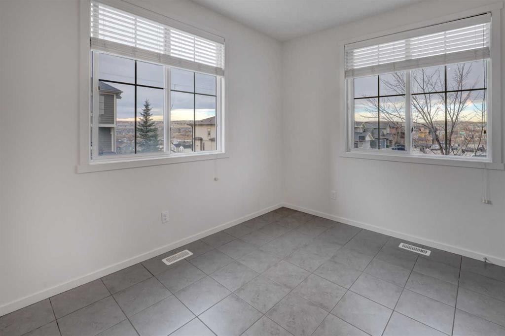 68 Evansview Road Nw, Calgary, AB - Indoor Photo Showing Other Room