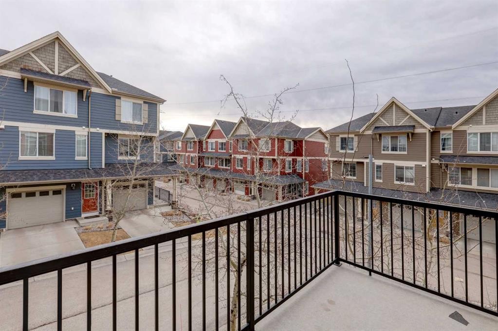 68 Evansview Road Nw, Calgary, AB - Outdoor