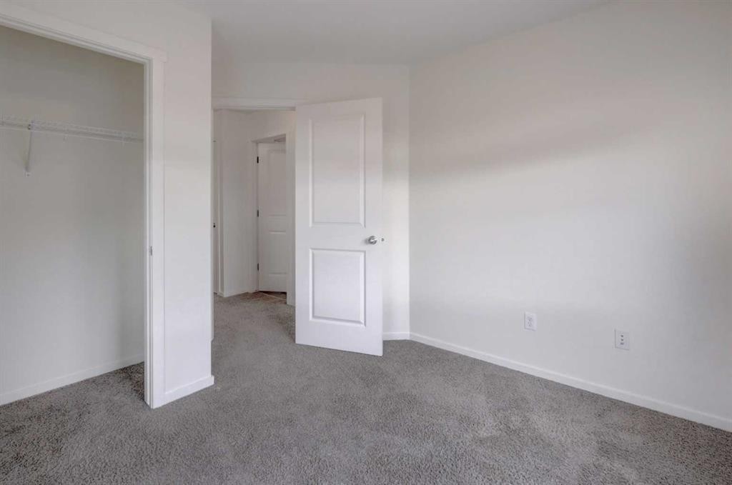 68 Evansview Road Nw, Calgary, AB - Indoor Photo Showing Other Room