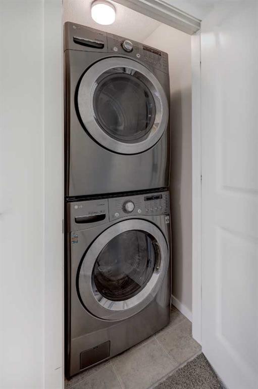 68 Evansview Road Nw, Calgary, AB - Indoor Photo Showing Laundry Room