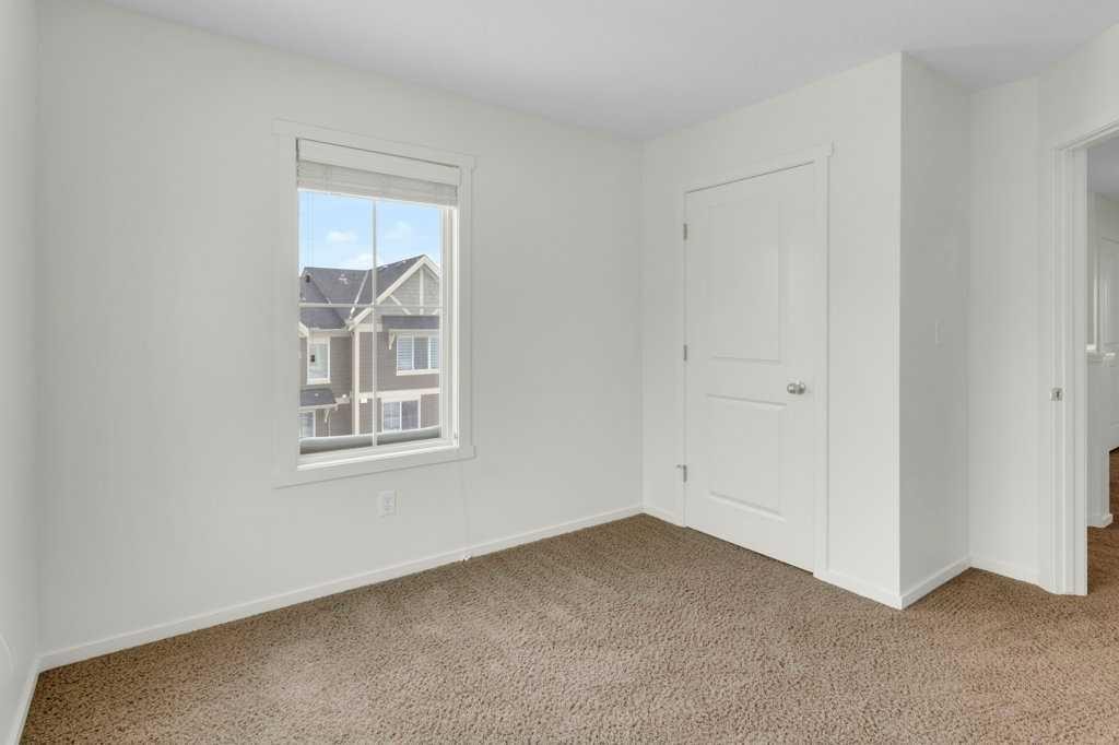 68 Evansview Road Nw, Calgary, AB - Indoor Photo Showing Other Room