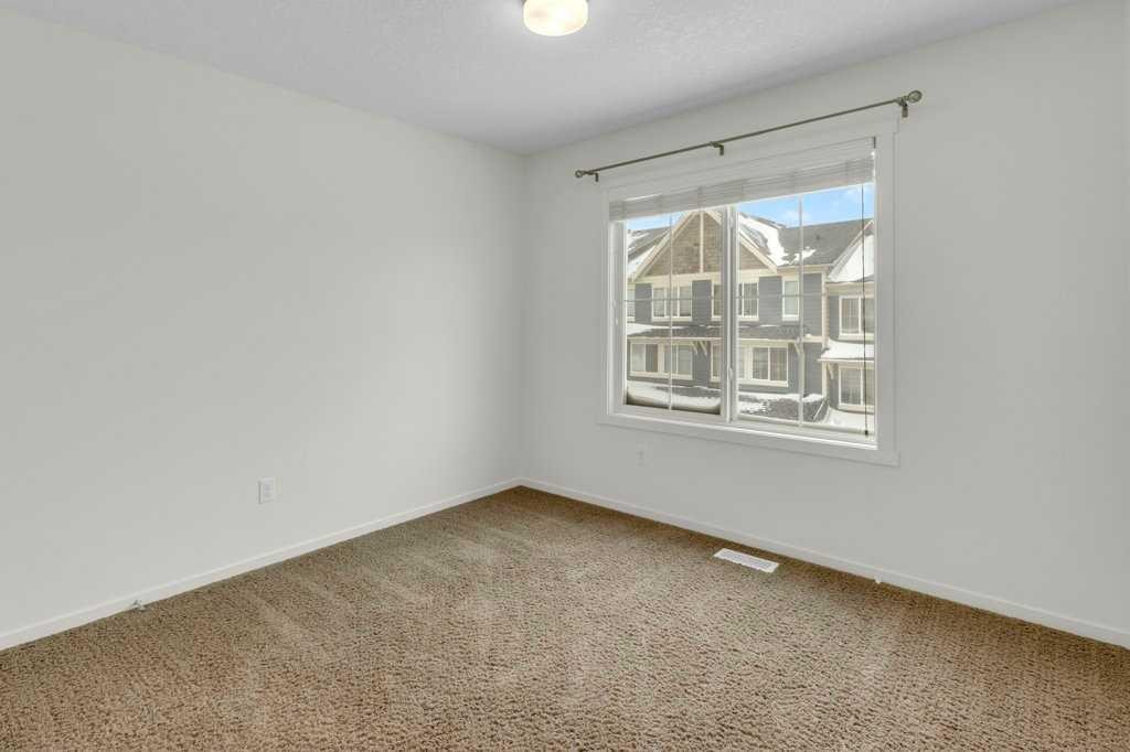 68 Evansview Road Nw, Calgary, AB - Indoor Photo Showing Other Room