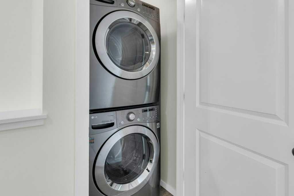 68 Evansview Road Nw, Calgary, AB - Indoor Photo Showing Laundry Room