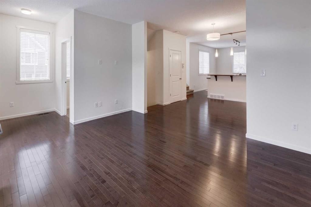 68 Evansview Road Nw, Calgary, AB - Indoor Photo Showing Other Room