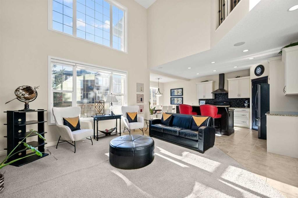 5 Cranarch Way Se, Calgary, AB - Indoor Photo Showing Living Room