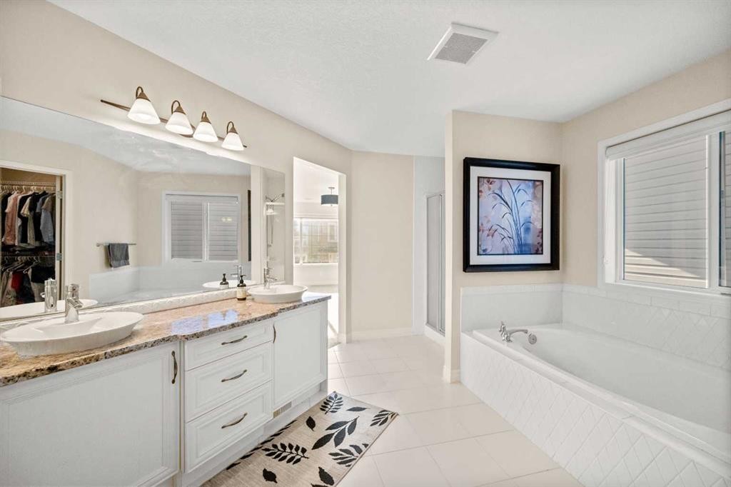 5 Cranarch Way Se, Calgary, AB - Indoor Photo Showing Bathroom