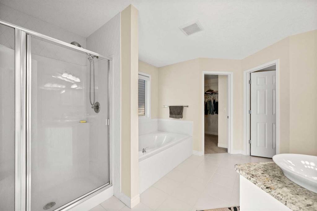 5 Cranarch Way Se, Calgary, AB - Indoor Photo Showing Bathroom