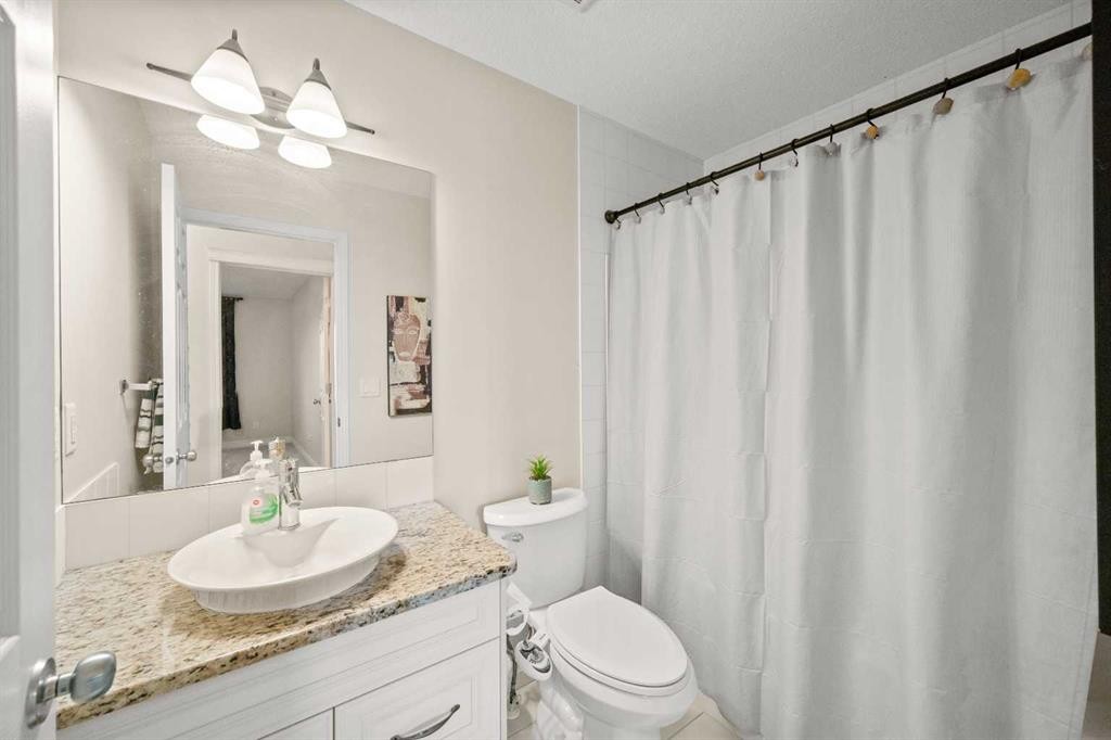 5 Cranarch Way Se, Calgary, AB - Indoor Photo Showing Bathroom