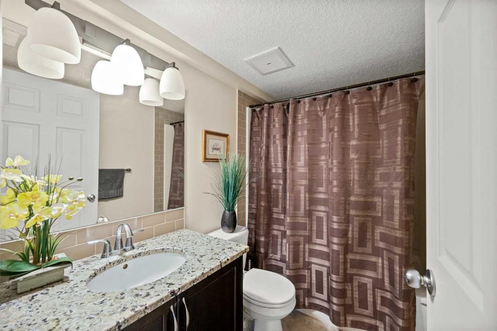 5 Cranarch Way Se, Calgary, AB - Indoor Photo Showing Bathroom