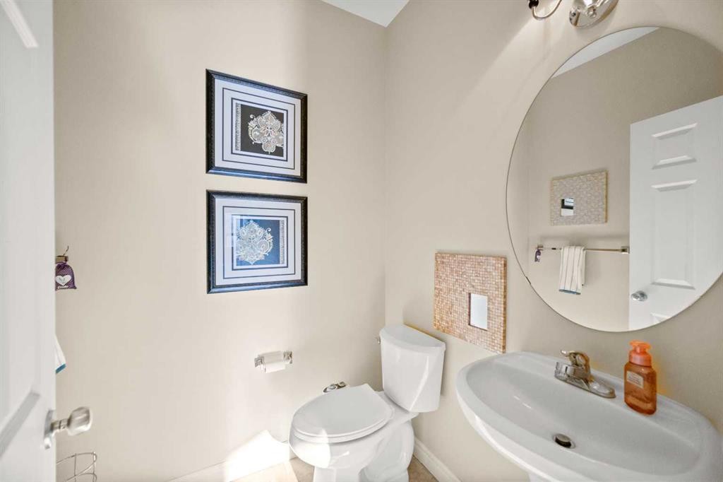 5 Cranarch Way Se, Calgary, AB - Indoor Photo Showing Bathroom