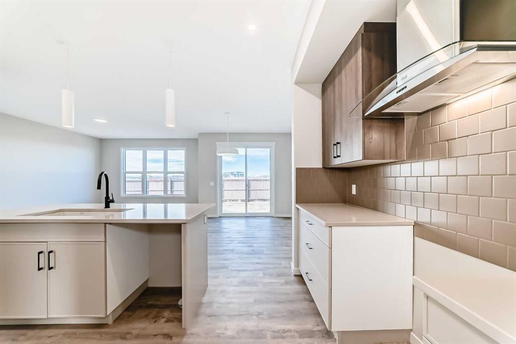 35 Bartlett Crescent Se, Calgary, AB - Indoor Photo Showing Kitchen