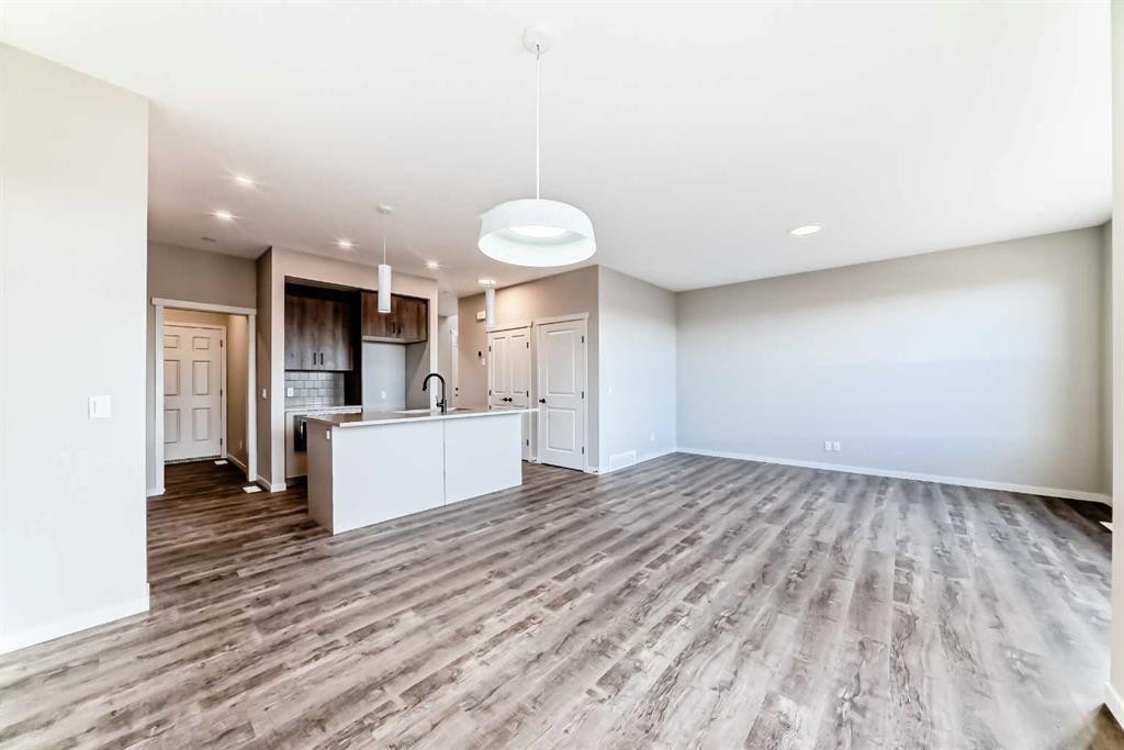 35 Bartlett Crescent Se, Calgary, AB - Indoor