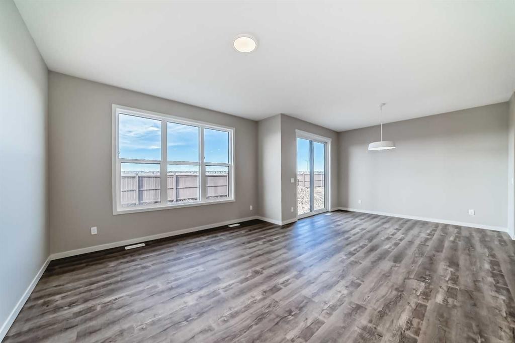 35 Bartlett Crescent Se, Calgary, AB - Indoor Photo Showing Other Room