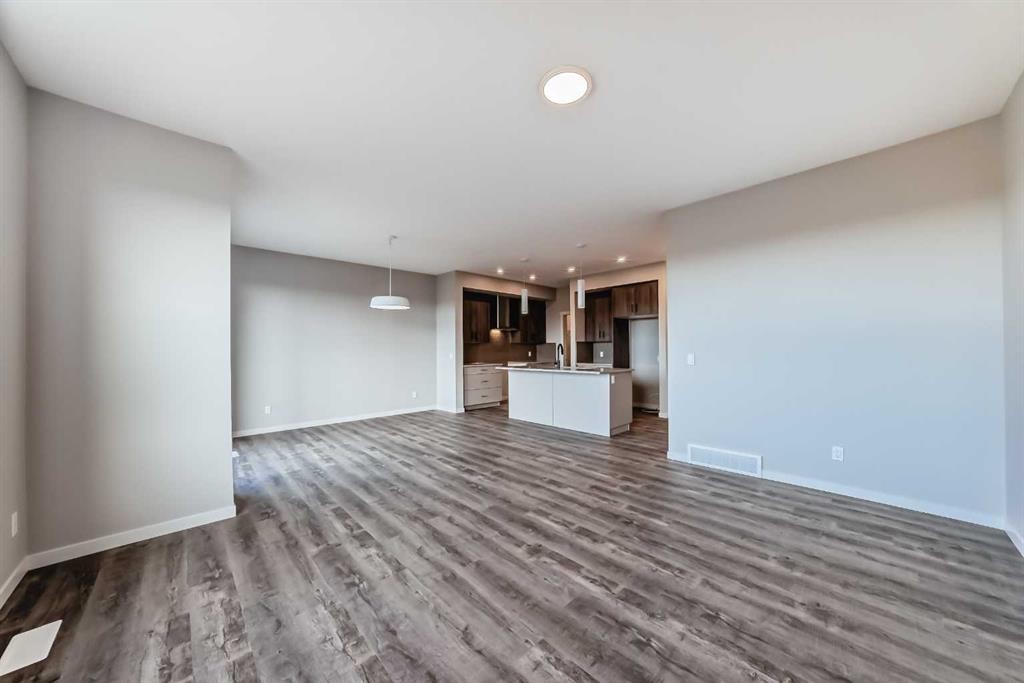 35 Bartlett Crescent Se, Calgary, AB - Indoor