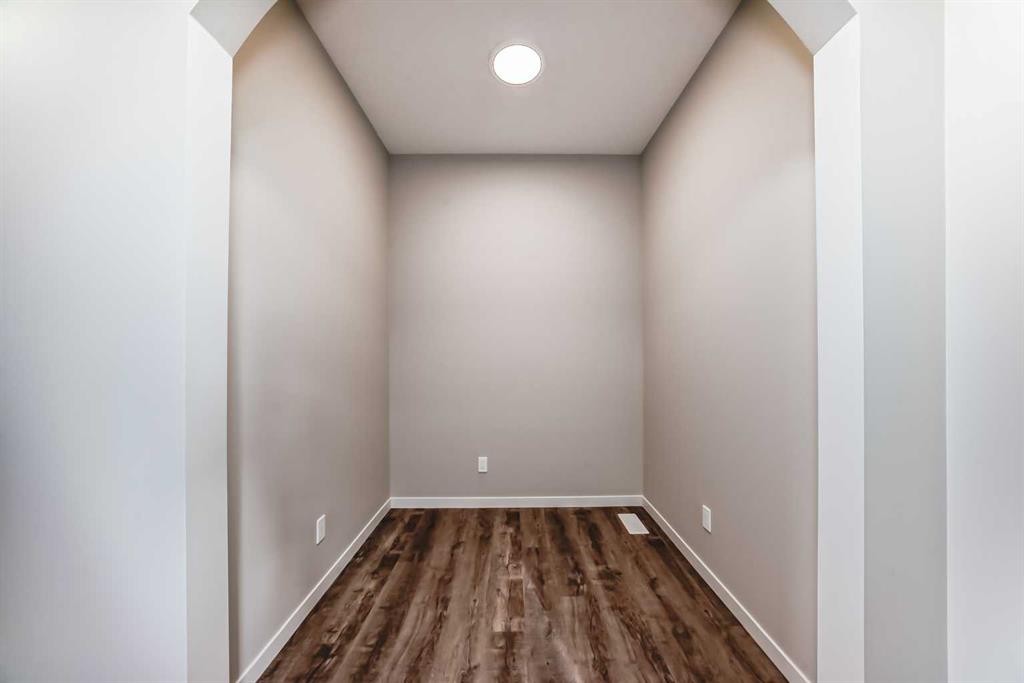 35 Bartlett Crescent Se, Calgary, AB - Indoor Photo Showing Other Room