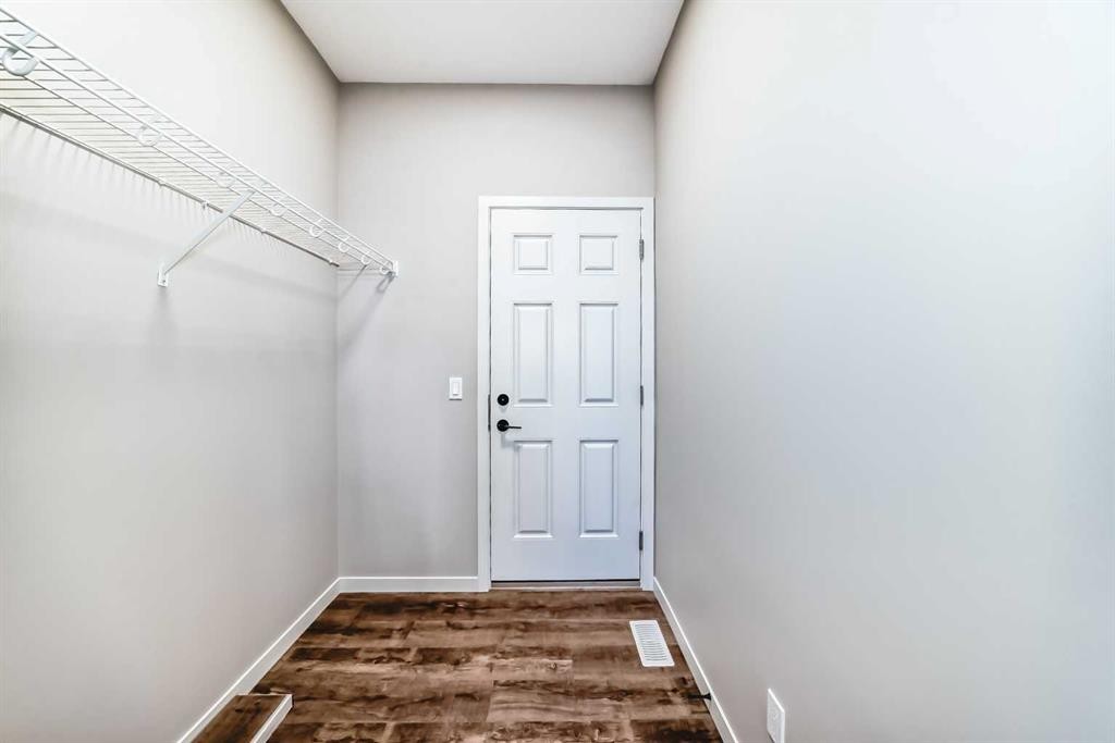 35 Bartlett Crescent Se, Calgary, AB - Indoor