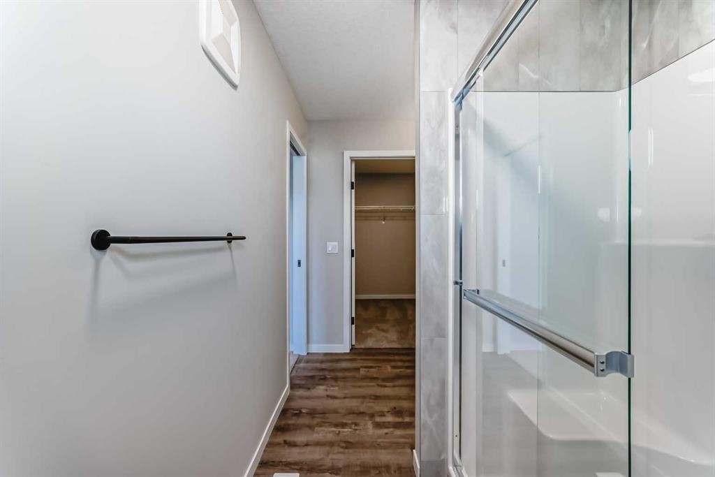 35 Bartlett Crescent Se, Calgary, AB - Indoor Photo Showing Bathroom