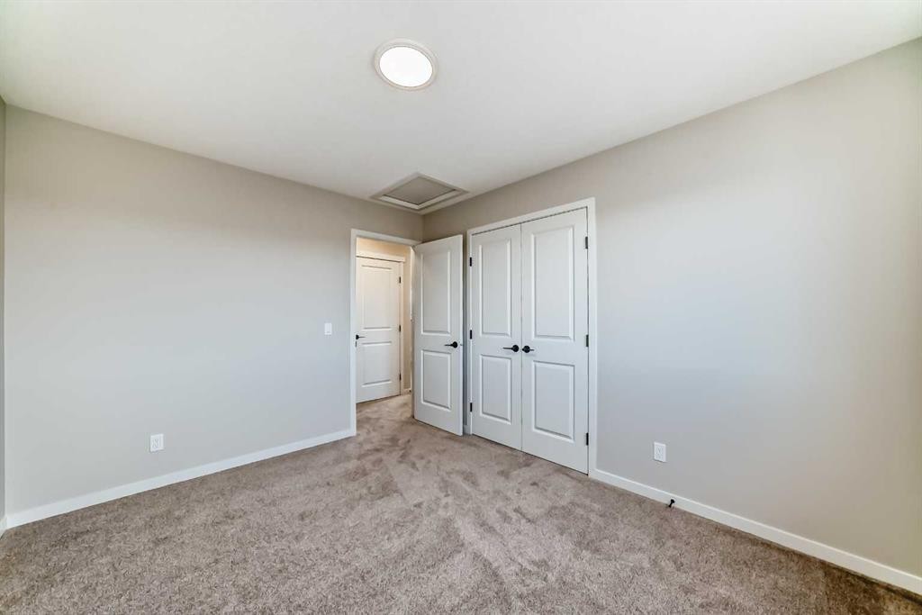 35 Bartlett Crescent Se, Calgary, AB - Indoor Photo Showing Other Room