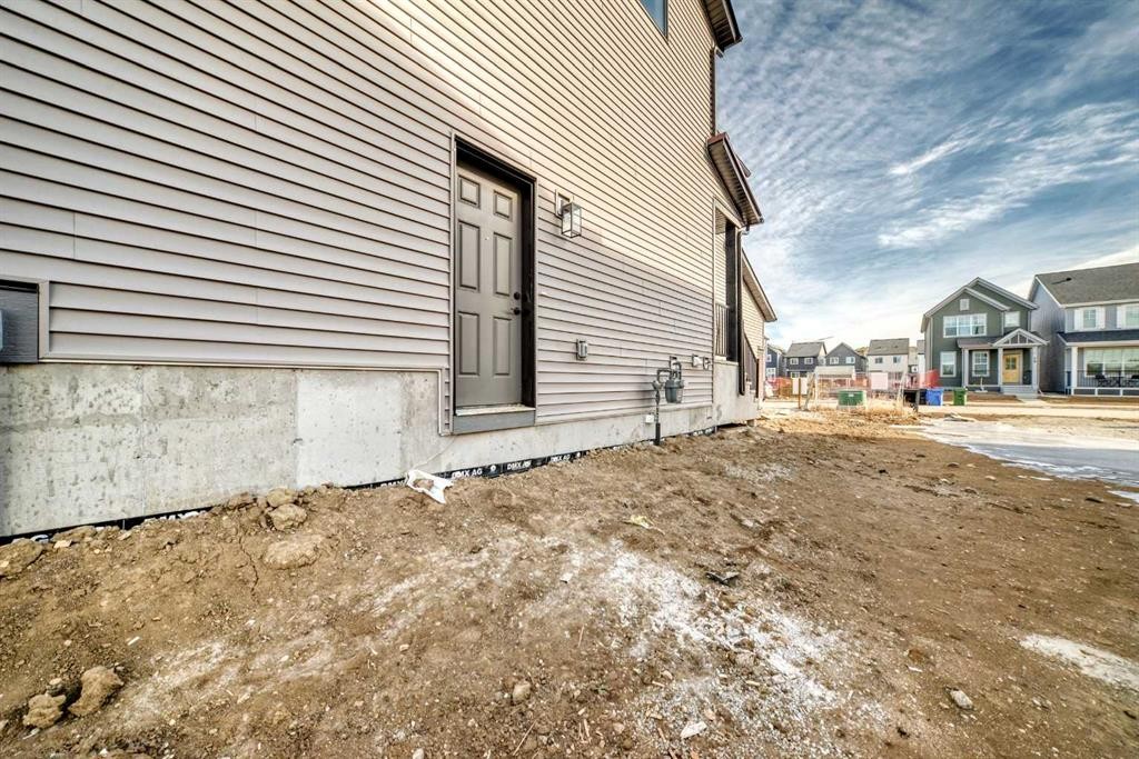 35 Bartlett Crescent Se, Calgary, AB - Outdoor