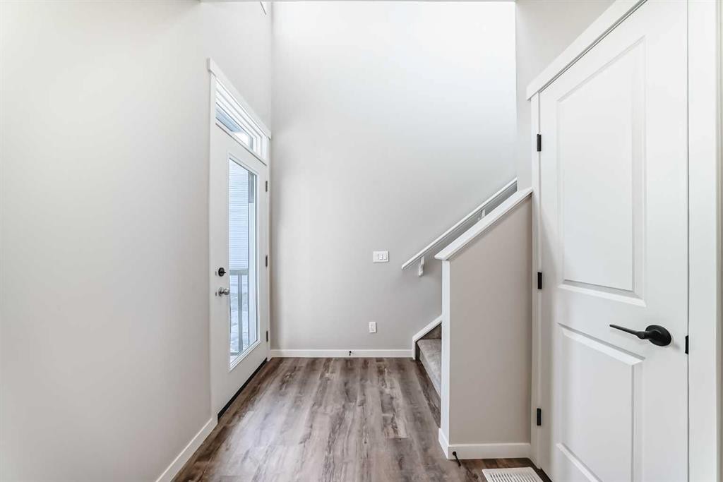35 Bartlett Crescent Se, Calgary, AB - Indoor Photo Showing Other Room
