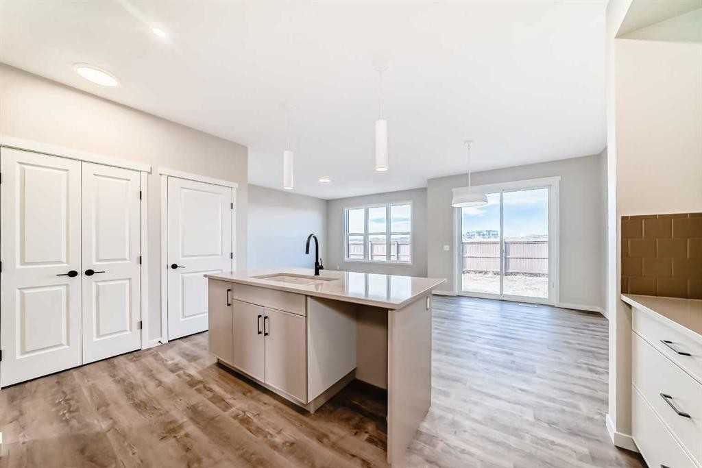 35 Bartlett Crescent Se, Calgary, AB - Indoor Photo Showing Kitchen
