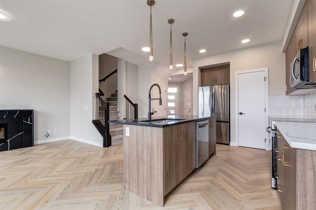 178 Greystone Boulevard, Cochrane, AB - Indoor Photo Showing Kitchen With Upgraded Kitchen