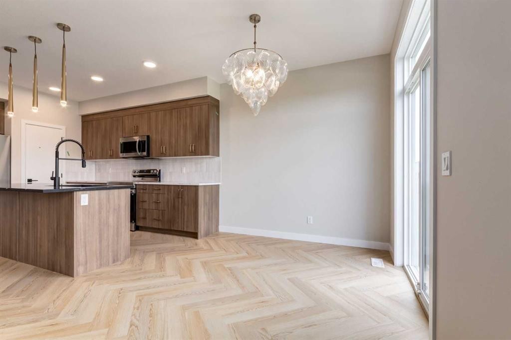 178 Greystone Boulevard, Cochrane, AB - Indoor Photo Showing Kitchen With Upgraded Kitchen