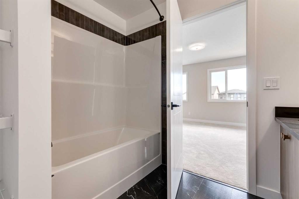 178 Greystone Boulevard, Cochrane, AB - Indoor Photo Showing Bathroom