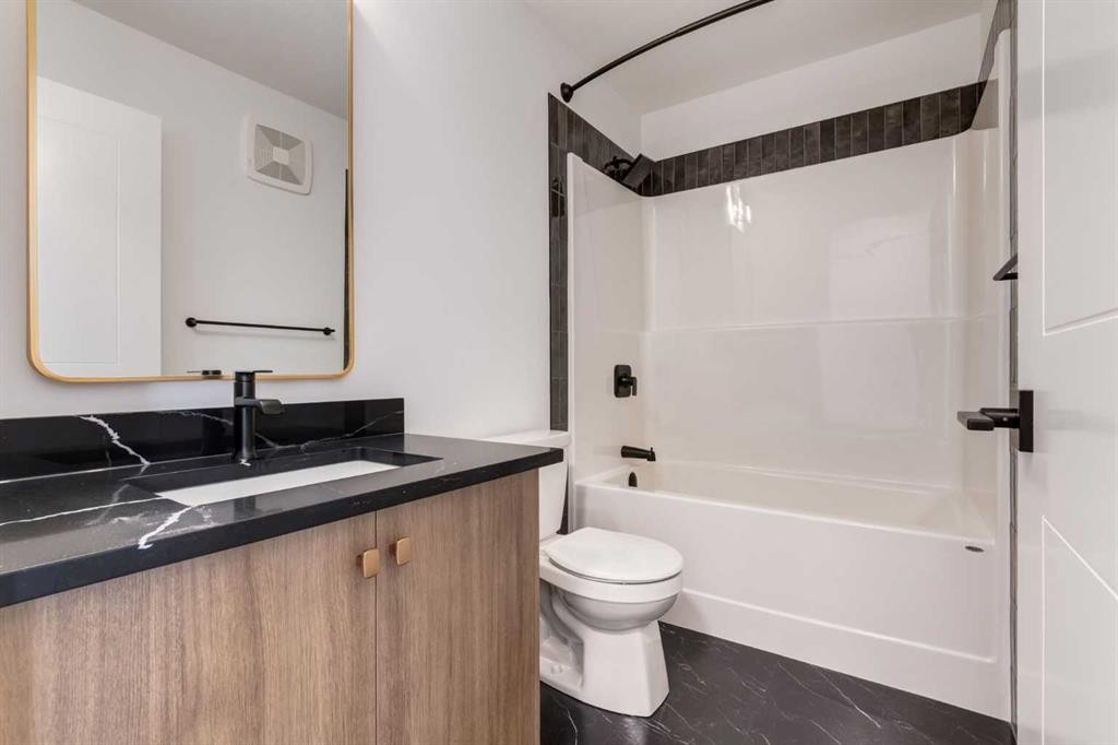 178 Greystone Boulevard, Cochrane, AB - Indoor Photo Showing Bathroom