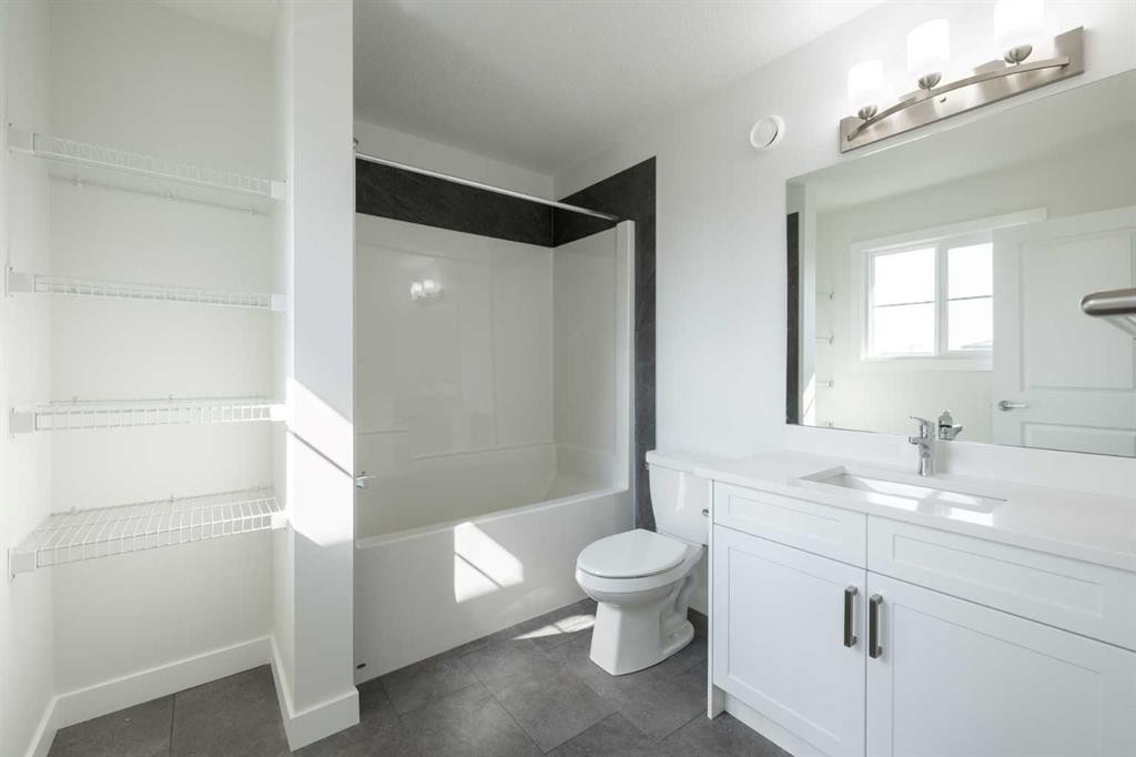 14 Quartz Gate, Balzac, AB - Indoor Photo Showing Bathroom