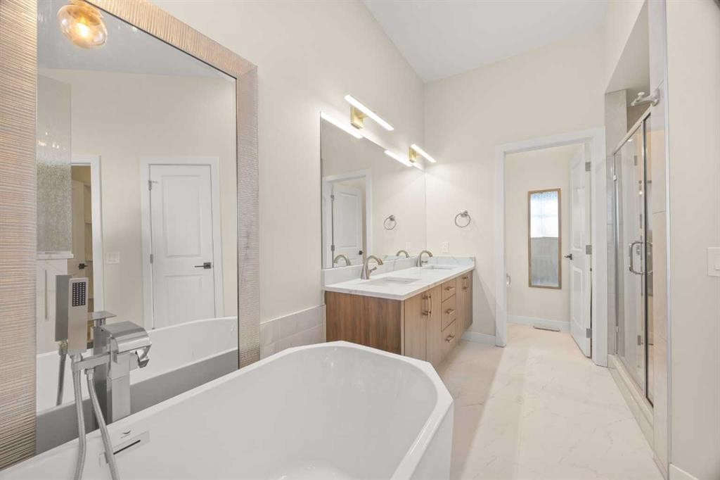 271 Hamptons Terrace Nw, Calgary, AB - Indoor Photo Showing Bathroom