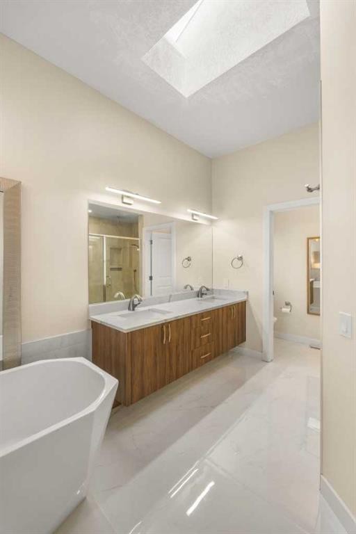 271 Hamptons Terrace Nw, Calgary, AB - Indoor Photo Showing Bathroom