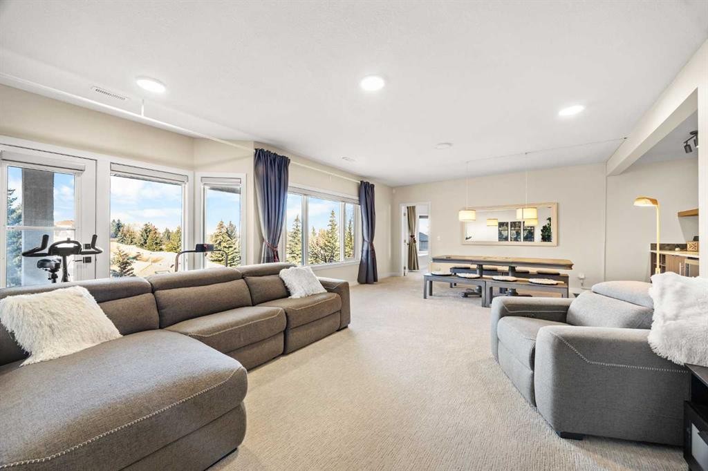 271 Hamptons Terrace Nw, Calgary, AB - Indoor Photo Showing Living Room