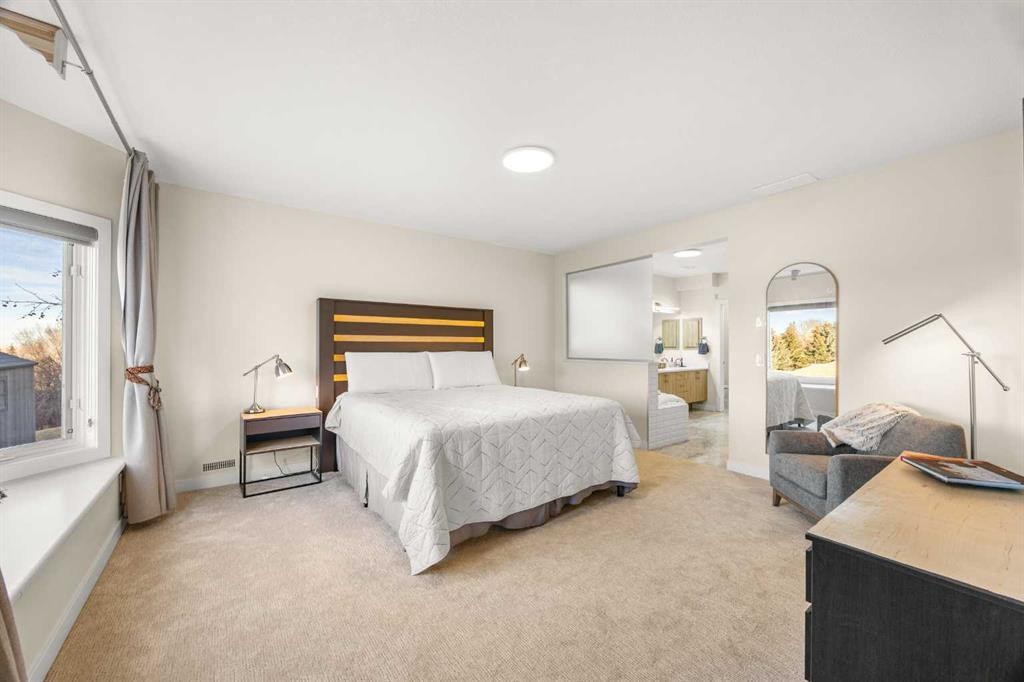 271 Hamptons Terrace Nw, Calgary, AB - Indoor Photo Showing Bedroom