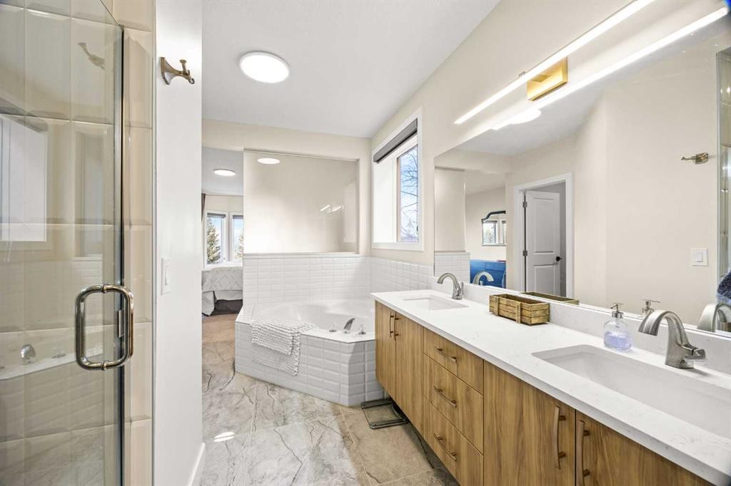 271 Hamptons Terrace Nw, Calgary, AB - Indoor Photo Showing Bathroom