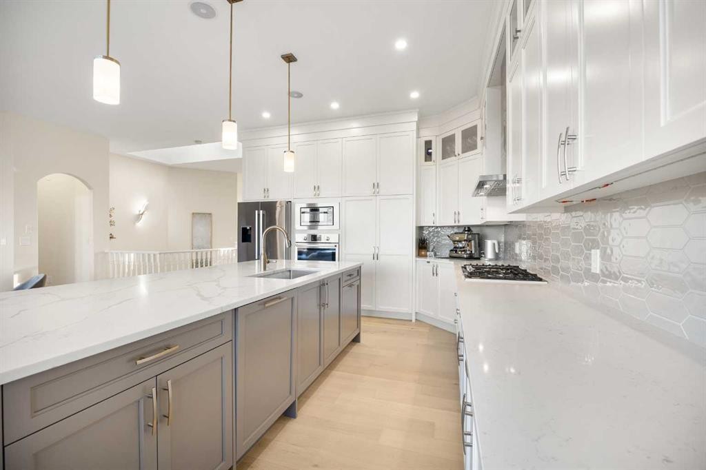 271 Hamptons Terrace Nw, Calgary, AB - Indoor Photo Showing Kitchen With Upgraded Kitchen