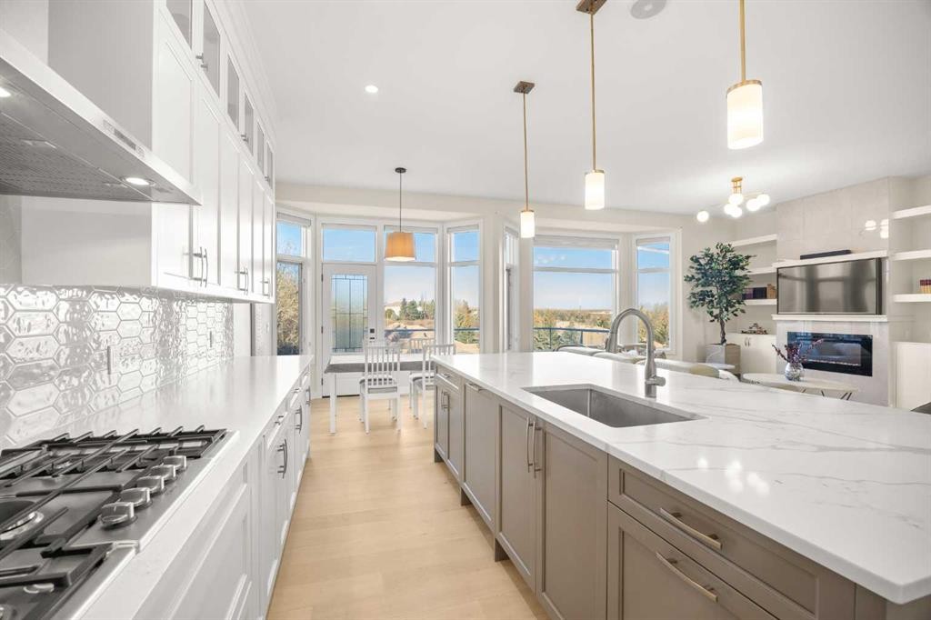 271 Hamptons Terrace Nw, Calgary, AB - Indoor Photo Showing Kitchen With Upgraded Kitchen