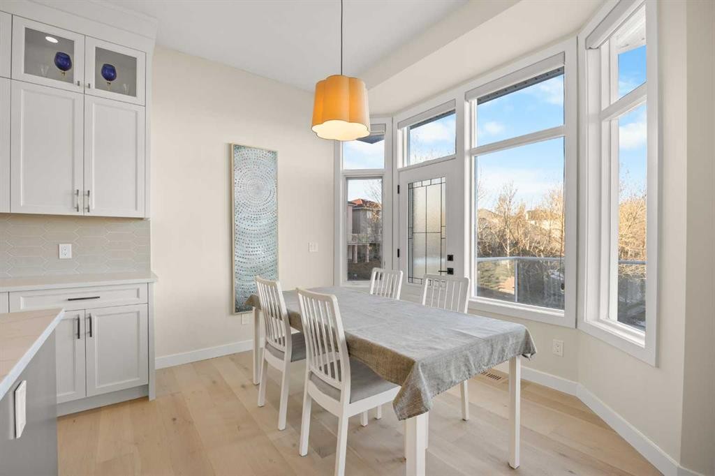 271 Hamptons Terrace Nw, Calgary, AB - Indoor Photo Showing Dining Room