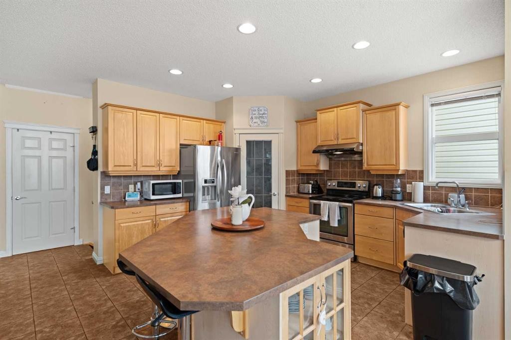 137 Copperleaf Bay Se, Calgary, AB - Indoor Photo Showing Kitchen With Double Sink