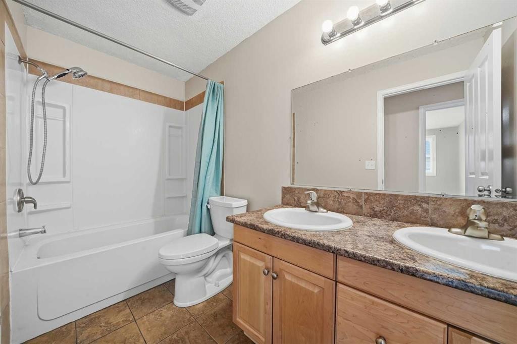 66 Eldridge Rise Se, Airdrie, AB - Indoor Photo Showing Bathroom